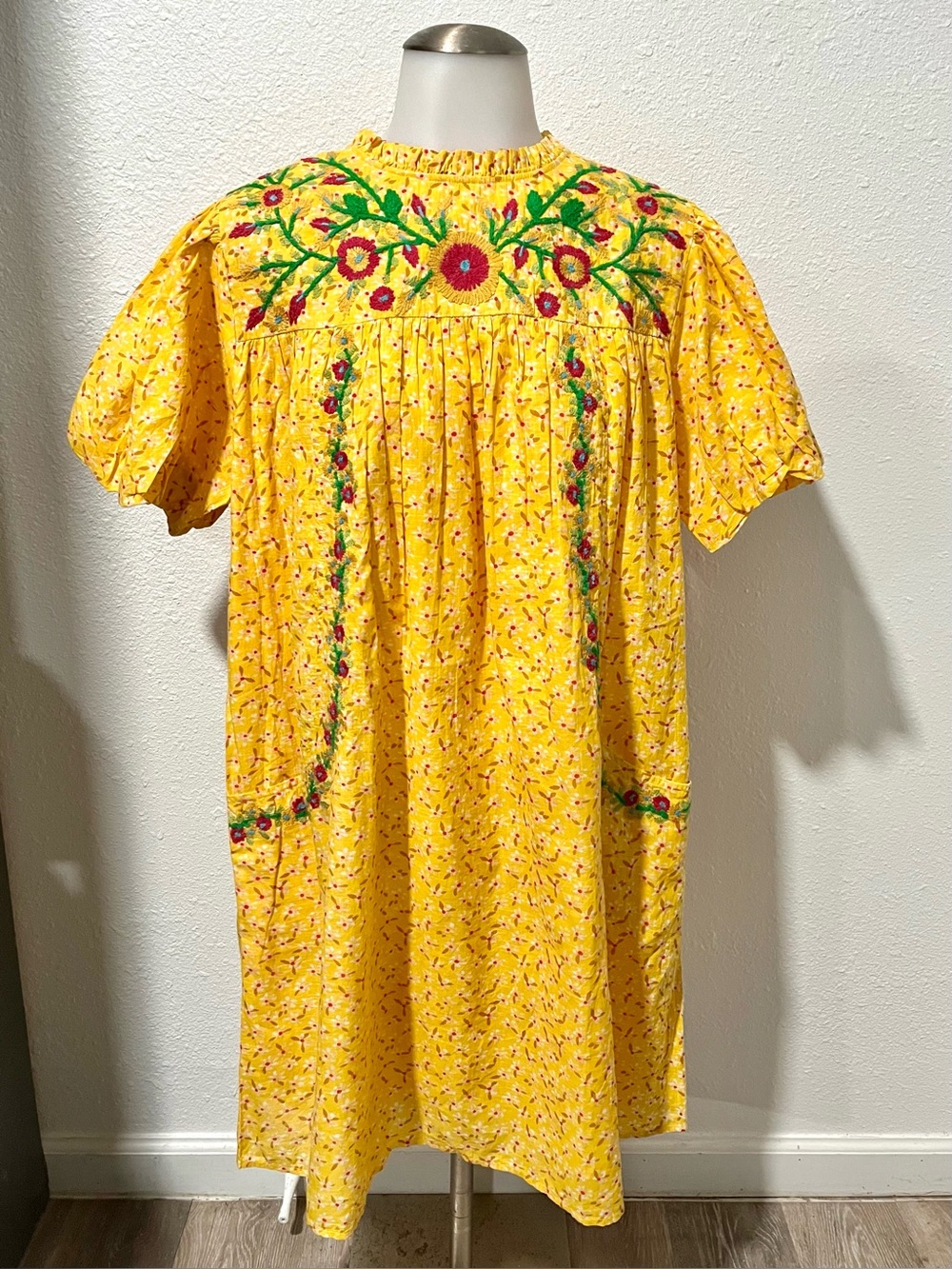 Uncle Frank Boutique Boho Floral Embroidered Dress Size Medium